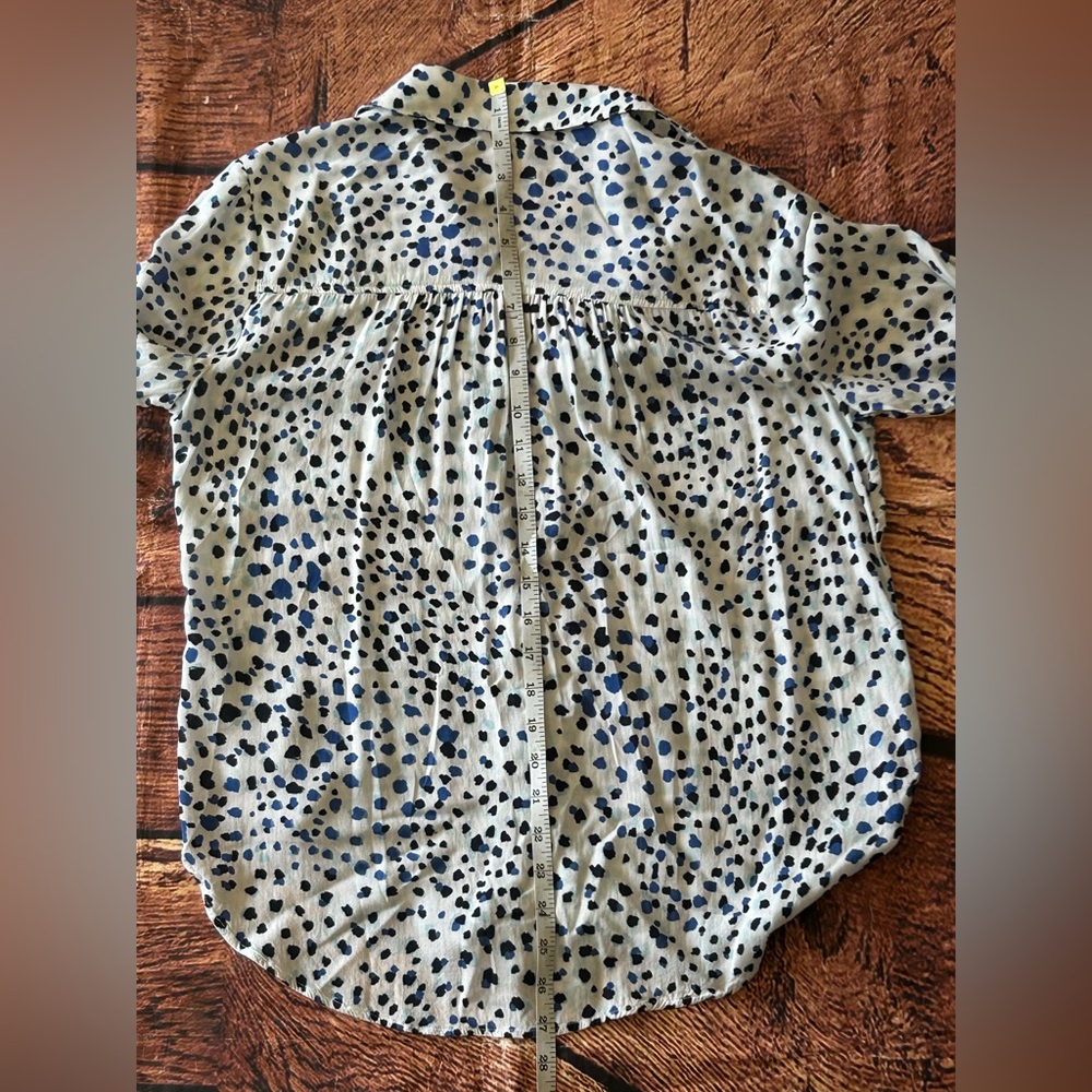 Cloth & Stone Blue‎ and White Button Down Shirt - Picture 9 of 10